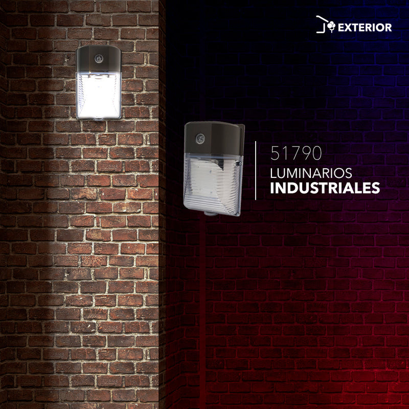 Luminario industrial tipo wallpack de LED 26W luz blanca 5 000K